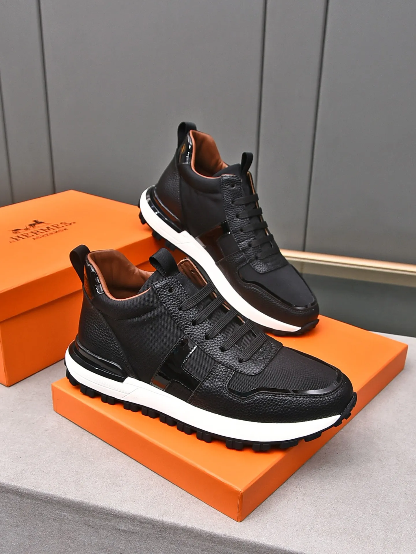 📛📛📛PPP480 (Hermes high-top)🆕Men's color-blocked sneakers, decorated with textured calfskin details. Spliced ​​with original cowhide, this shoe draws inspiration from the equestrian world, integrating technical details and practical functions. Breathable sheep lining, rubber wear-resistant outsole, high-end quality, every detail is perfectly combined! Size: 38-44 (45 can be customized)